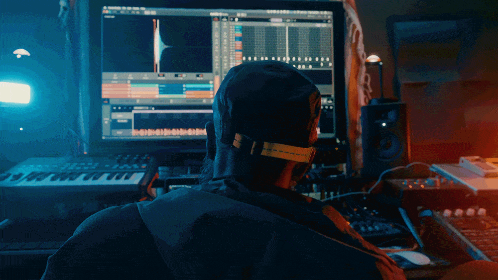 Over-the-shoulder GIF of Dibiase and a GUI of Serato Studio on his screen.