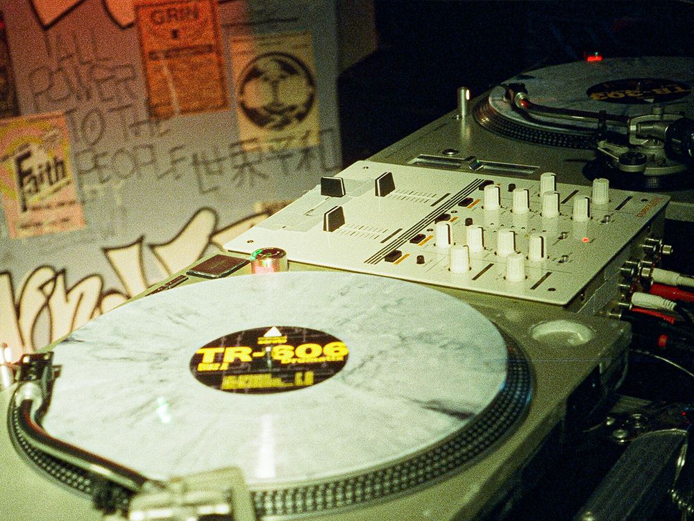 Roland 303 and 606 vinyl on turntables